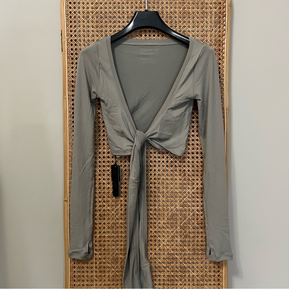 NikeSKIMS Stretch Knit Long-Sleeve Wrap Top - Dune